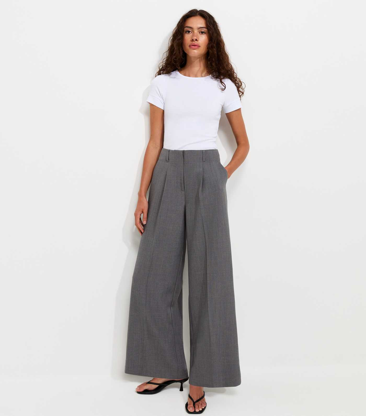 Dark Grey Pleated Tailored Wide Leg Trousers | New Look | New Look (UK)