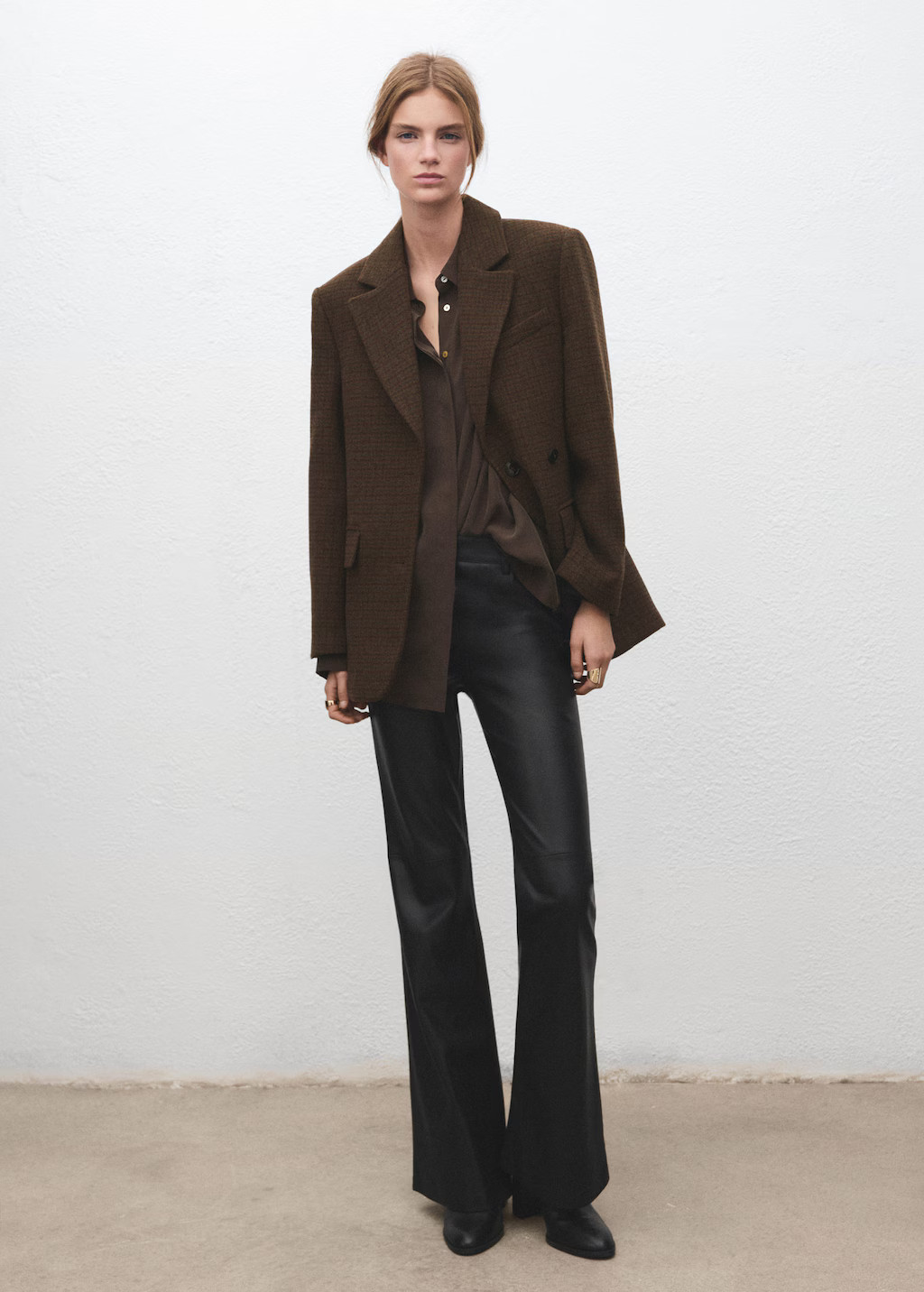 Faux-leather flared trousers black - Woman - 10 - MANGO | MANGO (UK)
