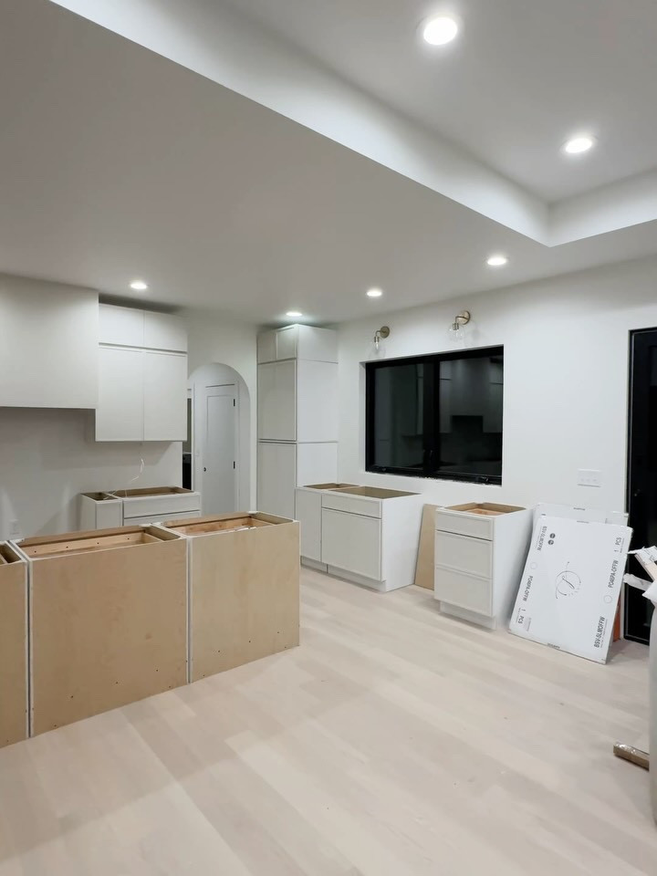 Recent scenes from our new build! Slowly but surely coming together 🤍

Flooring - Jova by Flooret
Walls - SW Pure White
Kitchen cabinets - Lanae Home
Windows - Gerkin Comfort Series