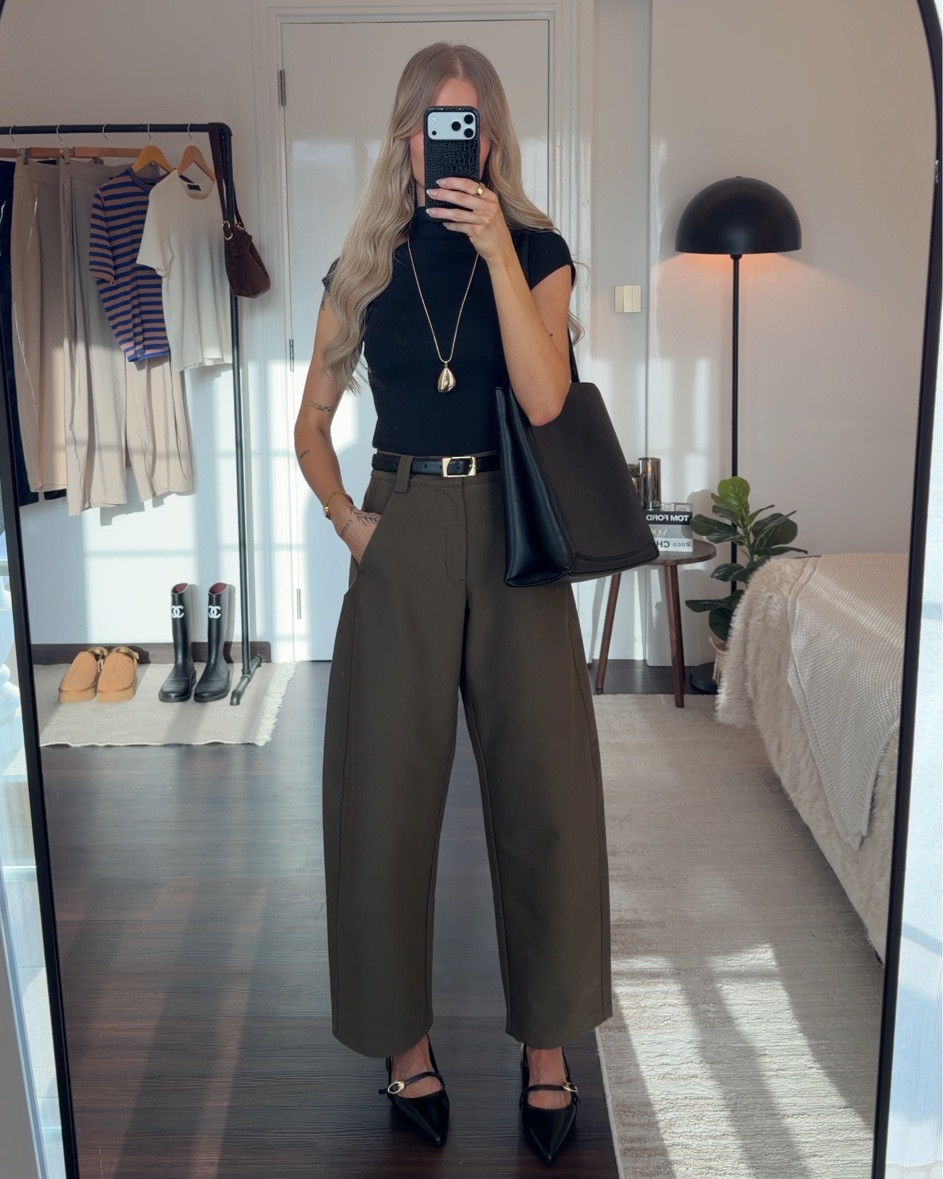 the viral barrel pants✨ in the color dark olive🫒 I’m wearing size XS in the pants and size S in the high neck knit top🖤 the shoes are one of my fav and come true to size and are so affordable🫶🏻 I’m 1,70m tall for reference