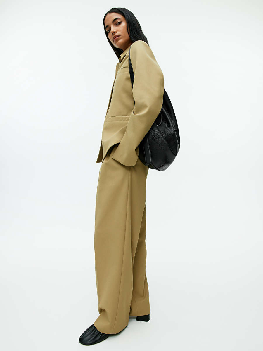 Curved Leather Bag - Black - ARKET WW | ARKET (US&UK)