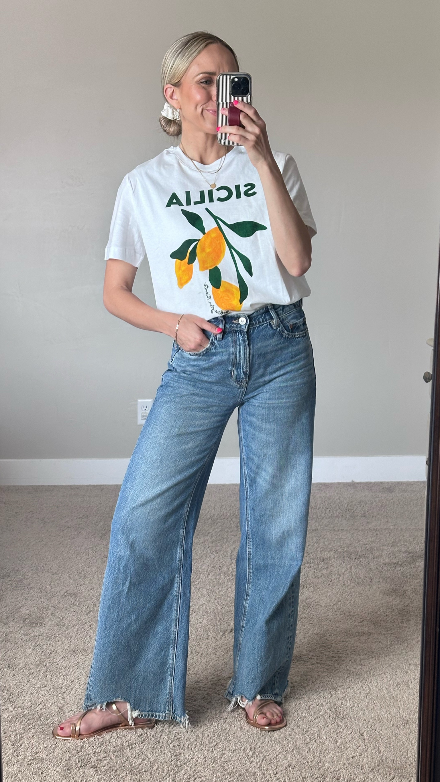 Easy casual mom outfit! 

#LTKstyletip #LTKfindsunder50 #LTKSeasonal