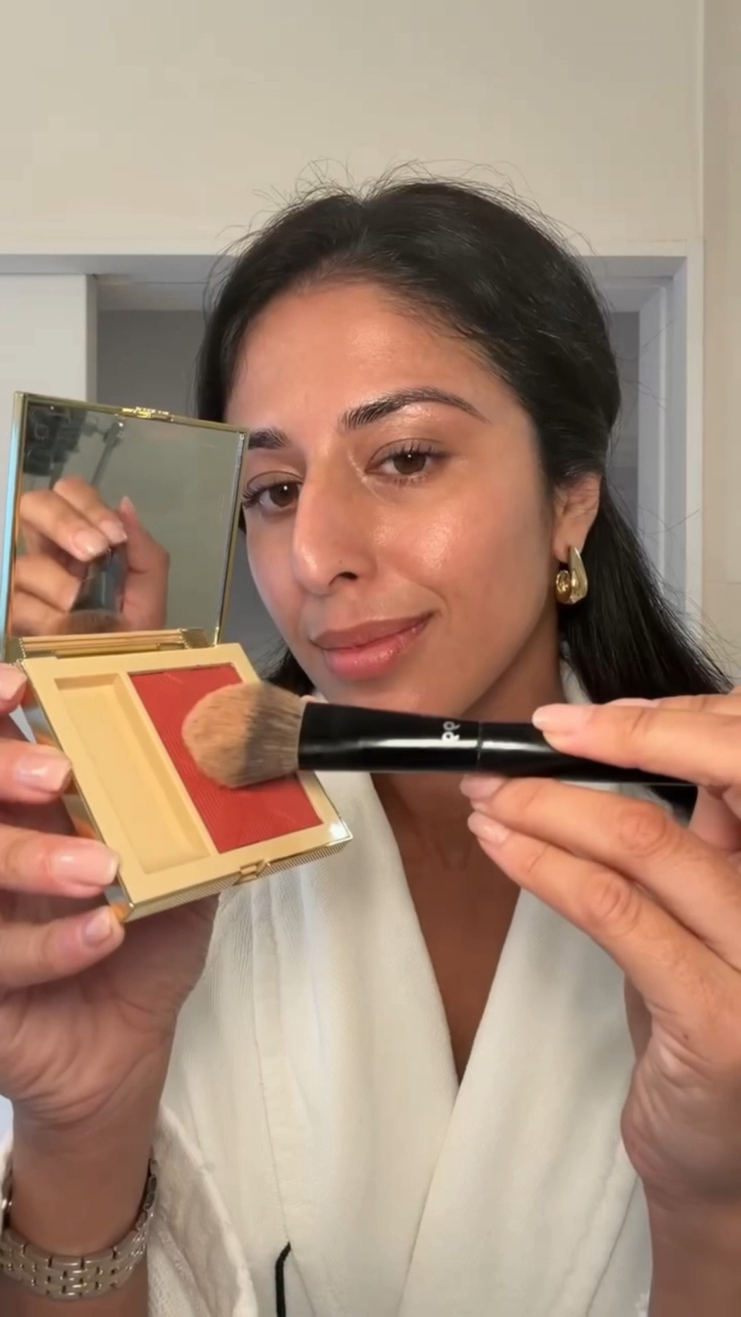 Getting ready for a night out on the town with @burberrybeauty @burberrybeauty @nordstorm #burberrybeauty #nordstormpartner 

Products Used:
Eyes: 03 Blush Beige Eye Quad
Concealer: 60 Medium Neutrall
Blush: 93 Russet Leaves 
Lips: 605 Kensington Crush

