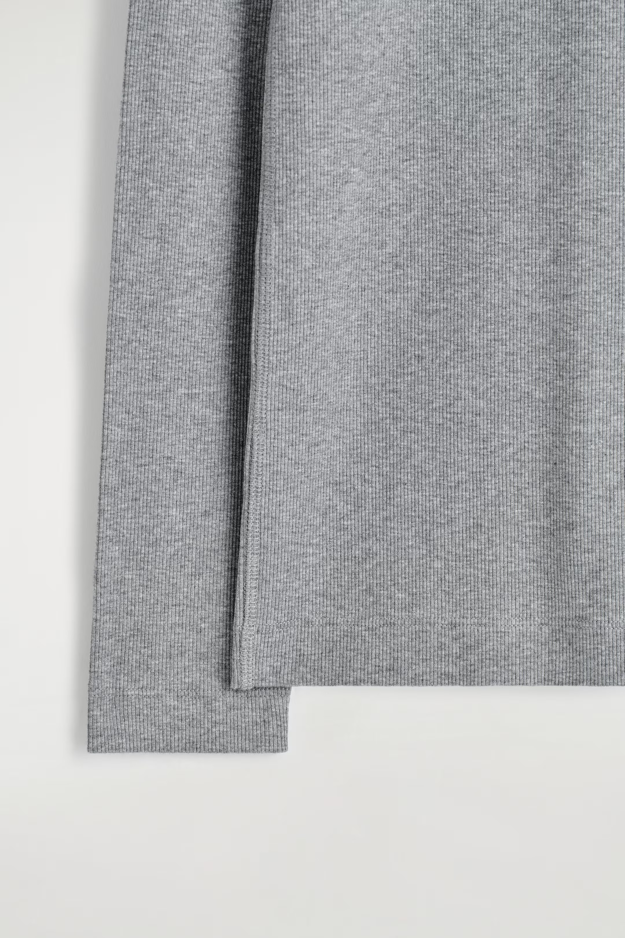 GERIPPTES LANGARMSHIRT AUS JERSEY - GRAU MELIERT | COS AT | COS (EU)