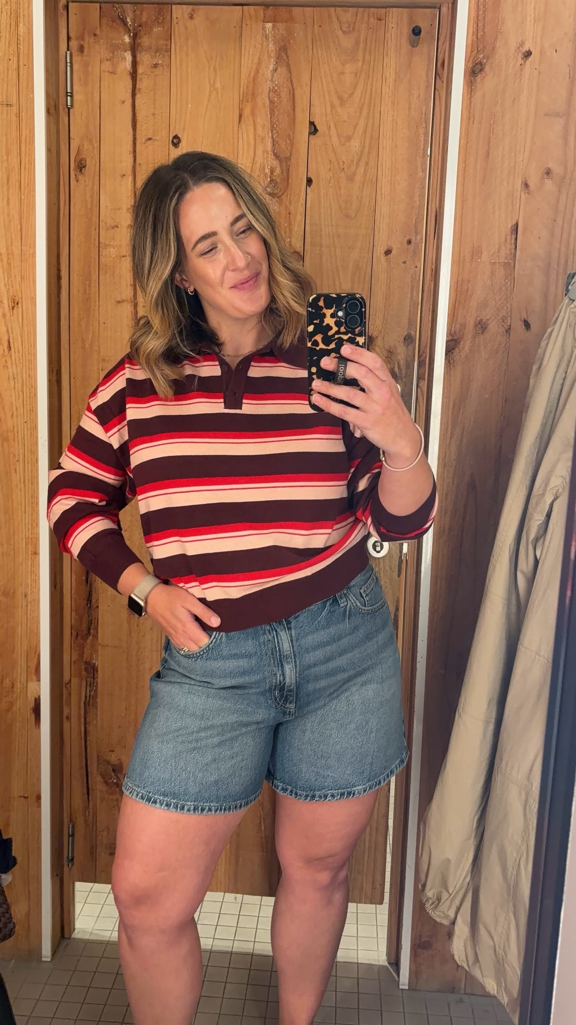 In the changeroom at Cotton On with a whole lot of success including some of the best denim shorts for a midsize body- YAY! 

Knit- size L
Shorts- size 16 (34)
Utility pant- size 14
Haven pant- size 16
Tees- size XL 

#cottonon #tryon #midsize