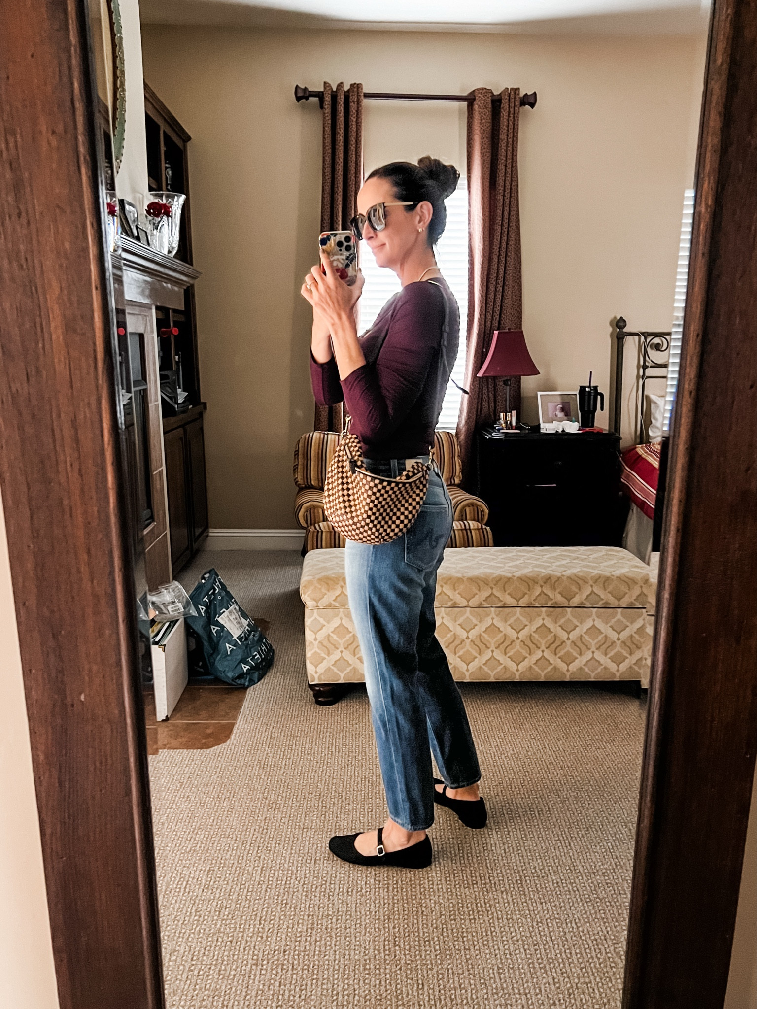 Comfy comfy comfy jeans with a relaxed fit! 

5’9” • Size small • Size 27 

Pants in a 27 for a relaxed, boyfriend Jean fit.  
Top fits true to size or size up.  
These ballet flats are amazing!  So comfortable and true to size.  

#LTKSaleAlert #LTKStyleTip #LTKOver40