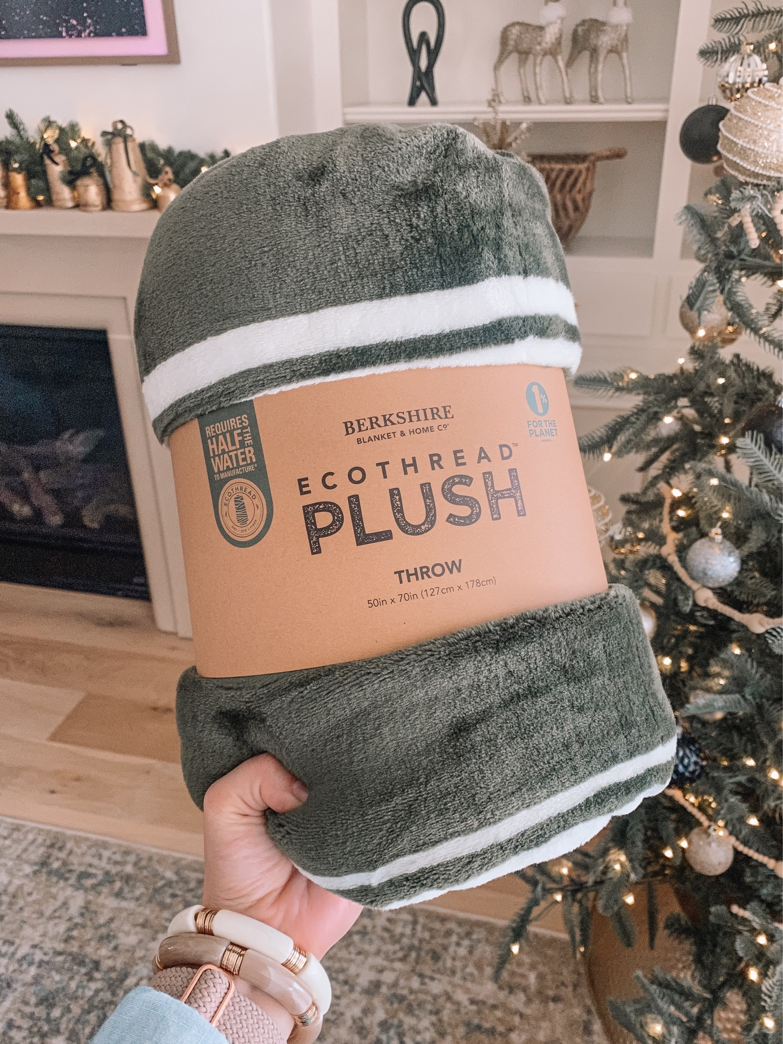 Walmart Christmas plush throws $9-$14 

#LTKfindsunder50 #LTKHoliday #LTKSeasonal