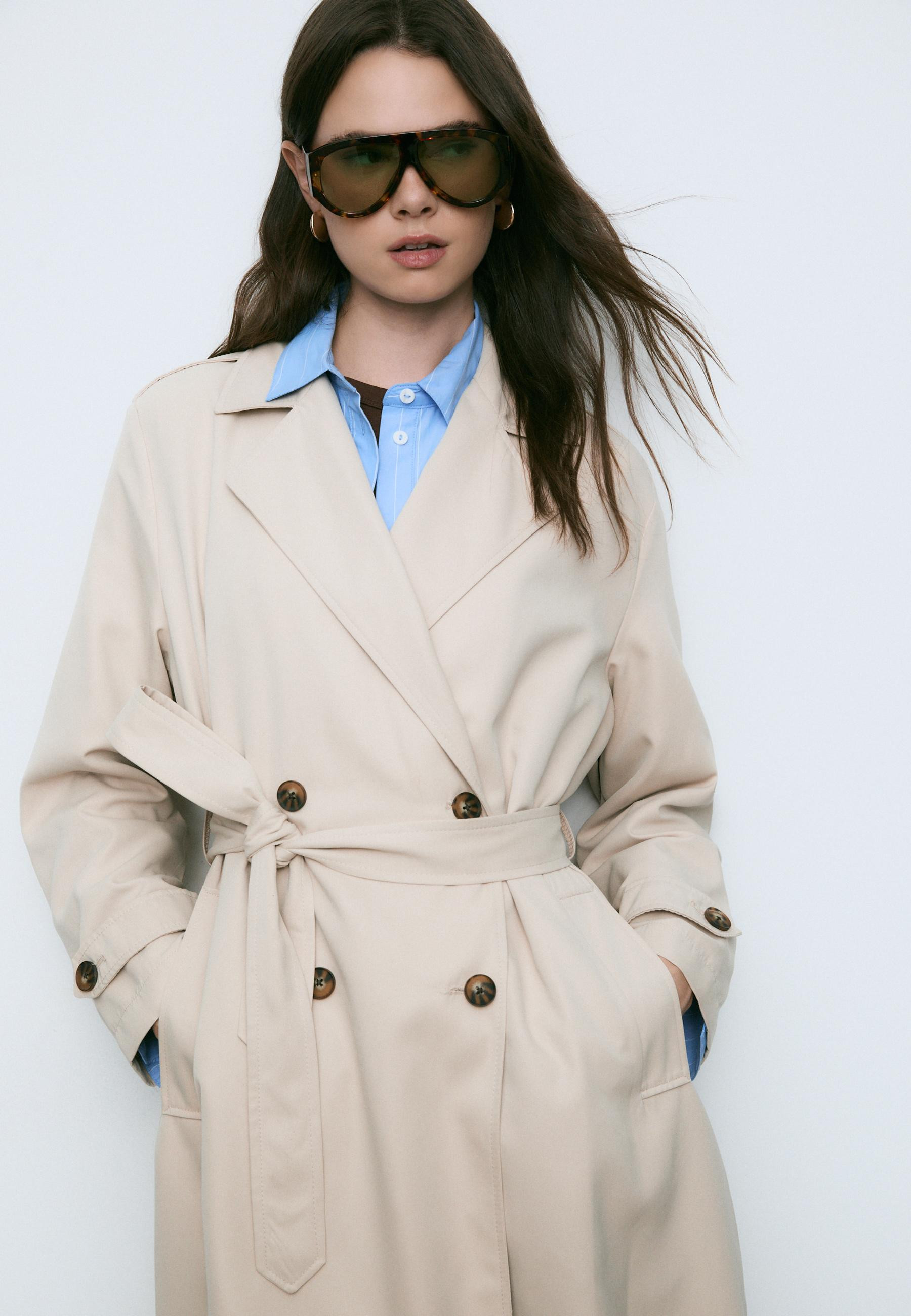 Langer, fließender Trenchcoat | Stradivarius DE