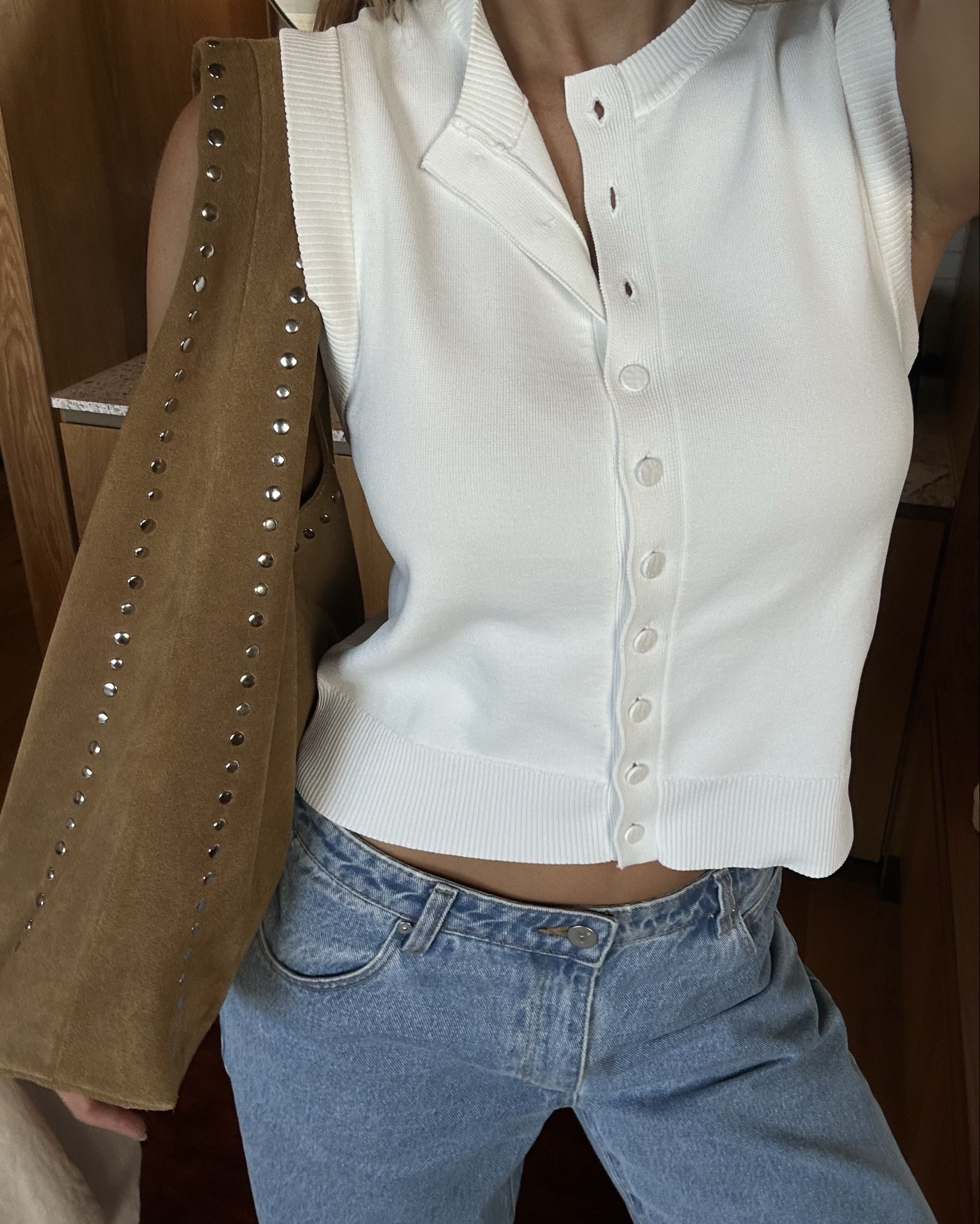 A white top and jeans never fails me 🤝🏼