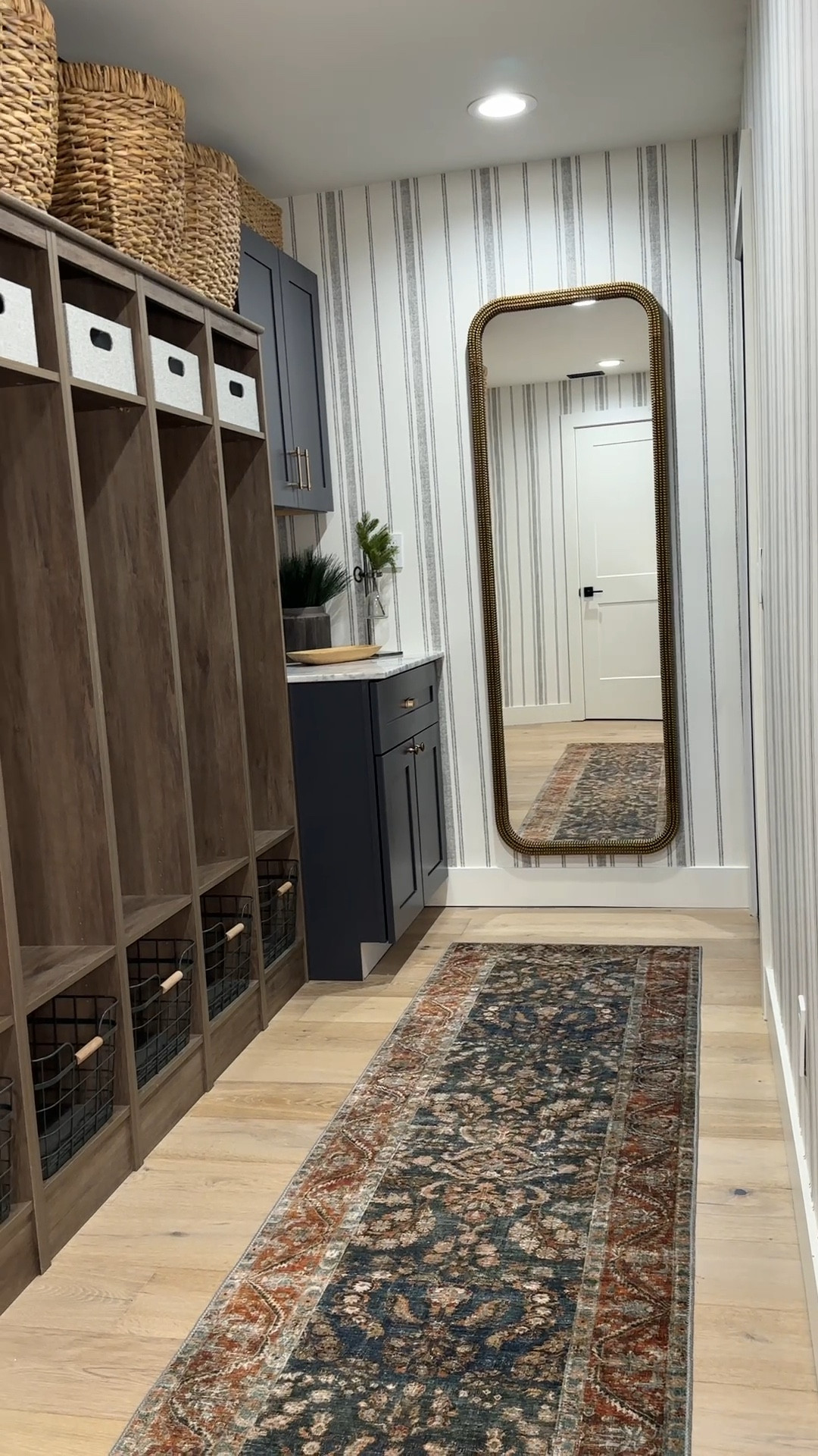 Mudroom details 

Mirror & baskets: Homegoods find 
Wire baskets: Costco


#mudroominspo #wallpaper #organicmodern #transitionallakehouse

#LTKSaleAlert #LTKFamily #LTKHome