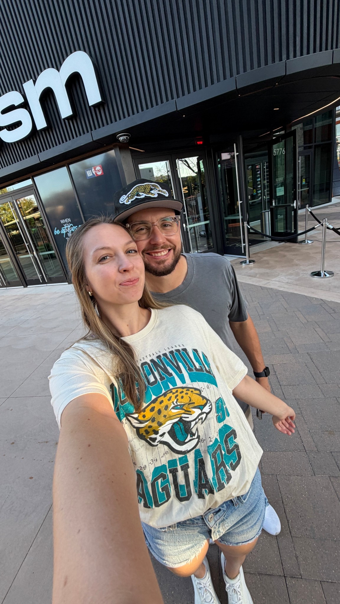 nfl game ootd, my favorite jaguars game day outfit!! this was from our lowkey date night in Dallas as COSM for Monday night football!! 🏈  Love this NFL T-Shirt from FOCO!

#LTKFindsUnder50 #LTKTall #LTKStyleTip