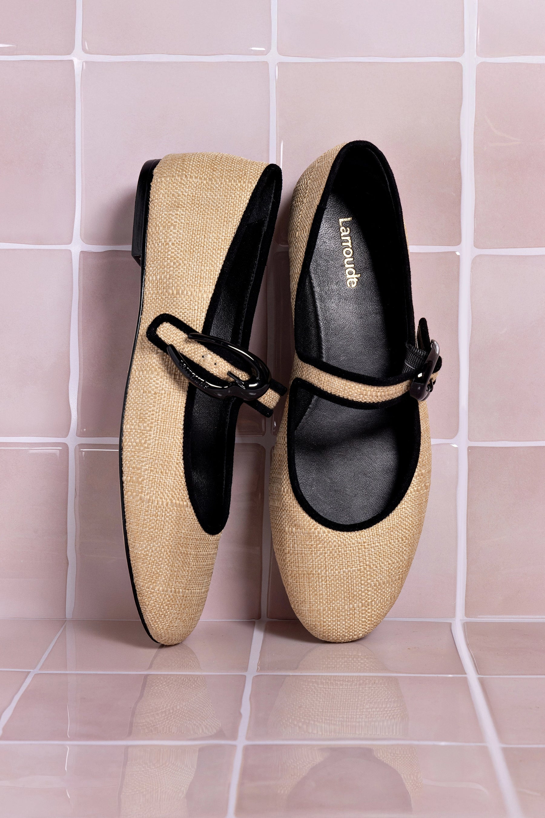 Verona Ballet Flat In Beige Raffia and Black Trimming | Larroude