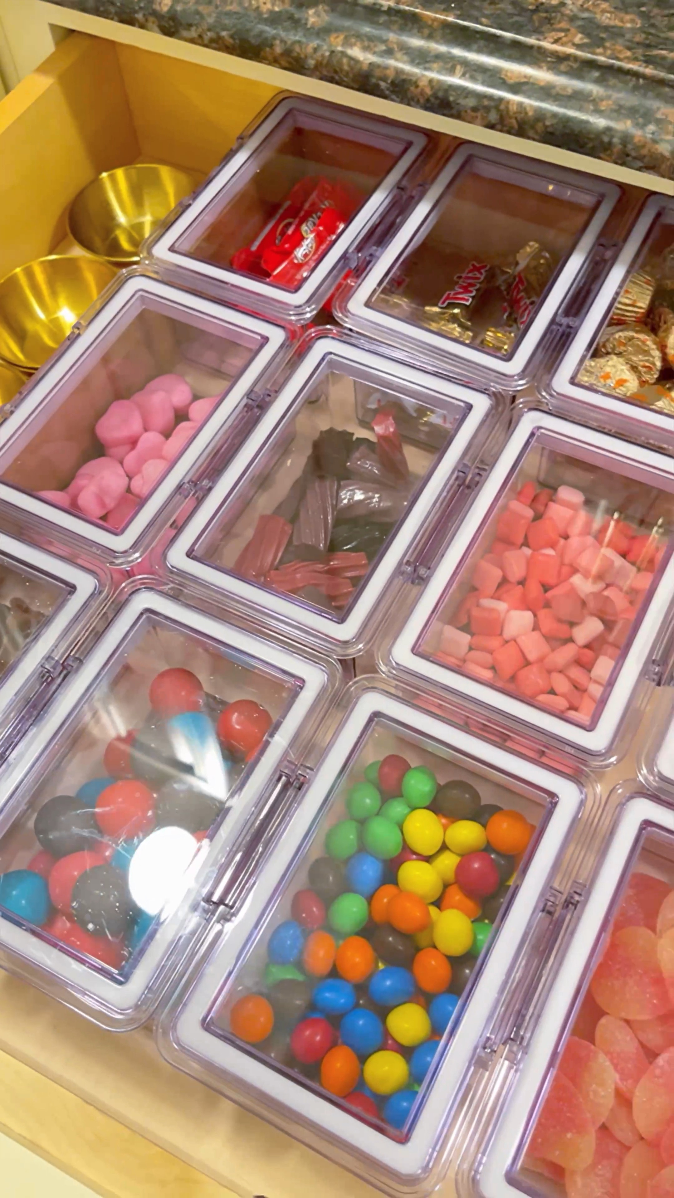Sunday Restock and Reset! 

#restock #candydrawer #candydrawerrestock #organization #asmr #pantryorganization #kitchenorganization #fridgeorganization #asmrsounds #sundayreset #sundayrestock #restockasmr #reset 

#LTKhome #LTKunder50 #LTKFind