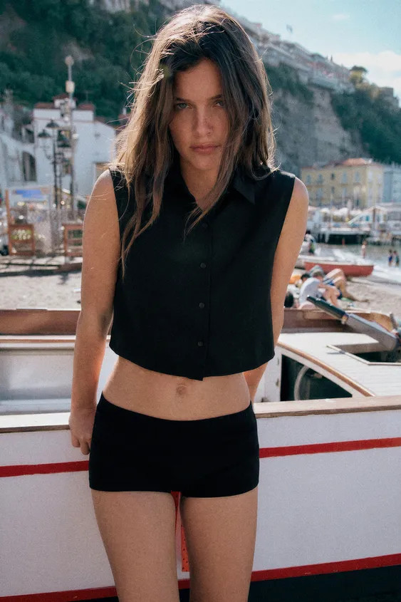 Lapel collar sleeveless top. Voluminous back detail. Front button closure. | Zara US