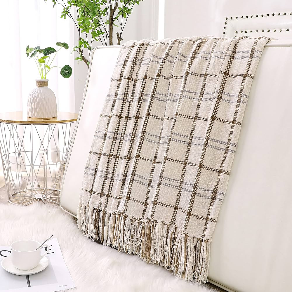 Muse Dream Chenille Fringe Plaid Christmas Blankets and Throws Brown White Classic Buffalo Plaid ... | Amazon (US)