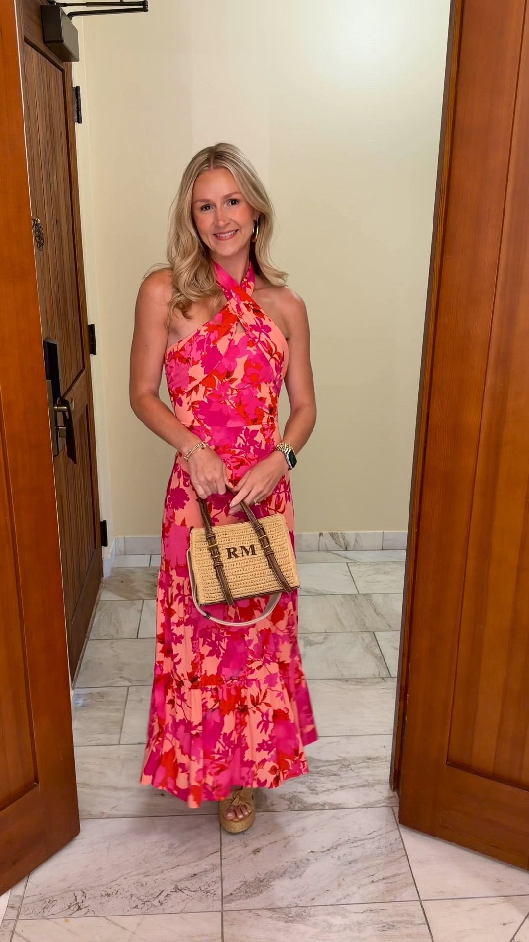 The most perfect dress for summer vacays! I wore it in Scottsdale but it would also be perfect for tropical getaways. 🌺 

Plus it’s under $50 right now with code ‘TIMETOSAVE’ 


Wearing an xxs & I’m 5’3” 


#lulus #summerdresses #summeroutfits #vacayoutfits #ootn #vacationdress #lulusdresses #floraldresses #mididresses

#LTKTravel