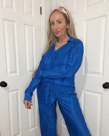 Super comfy work from home outfit. Pleated two piece set. 
.
.
.
.
#twopieceset #loungewear #whfootd #midsizeoutfits #midsizefashion 

#LTKmidsize #LTKworkwear #LTKstyletip