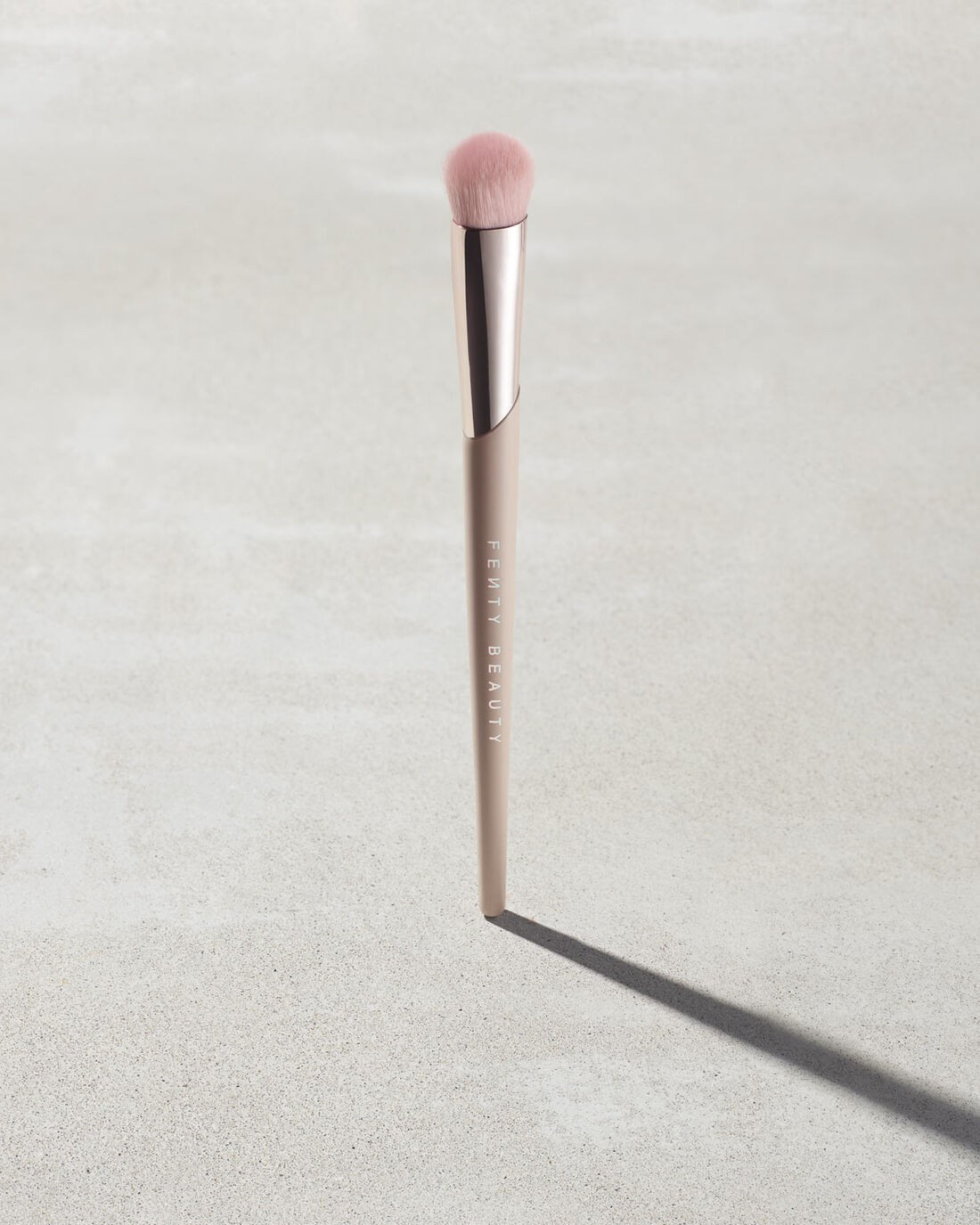 PRECISION CONCEALER BRUSH 180 | Fenty Beauty