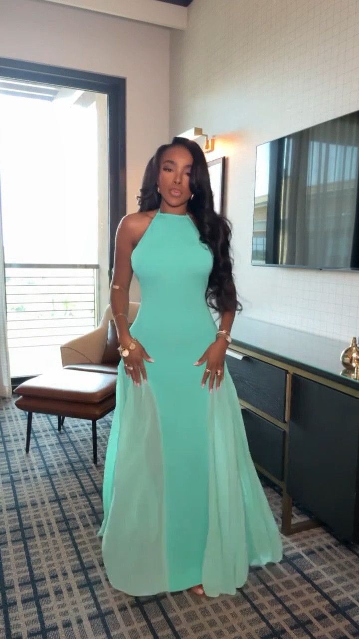 An elegant, statement-making moment in this stunning @meshki dress — the movement, the silhouette, and the luxe feel make it a true standout for the season.

Perfect for holiday parties, dinner events, celebrations, and any night you want something unforgettable.

📏 Sizing: Small
Height — 5’4” | 138 lbs | Bust — 34D | Waist — 27” | Hips — 40” | Jeans/Pants — 27 Long or 4 Long

Shop instantly on the app

Meshki dresses, luxe evening looks, elevated glam style, holiday outfits, special occasion fashion

Follow me on Instagram and YouTube @kirasfashionfinds

#LTKootd #LTKgrwm #LTKPetite