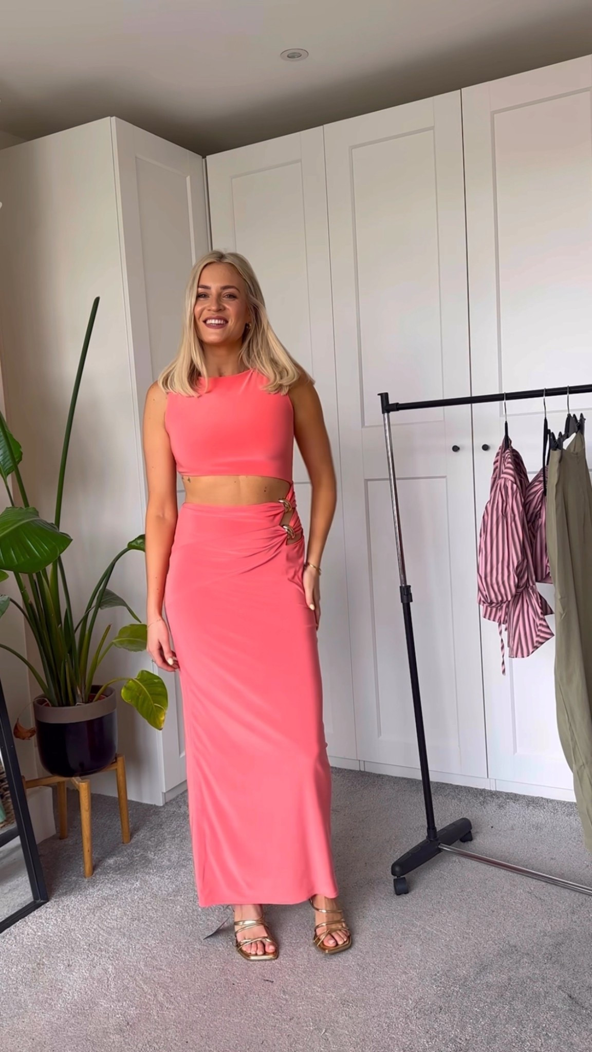 This colour 😍

Going out dress, holiday dress, asos, bodycon dress 