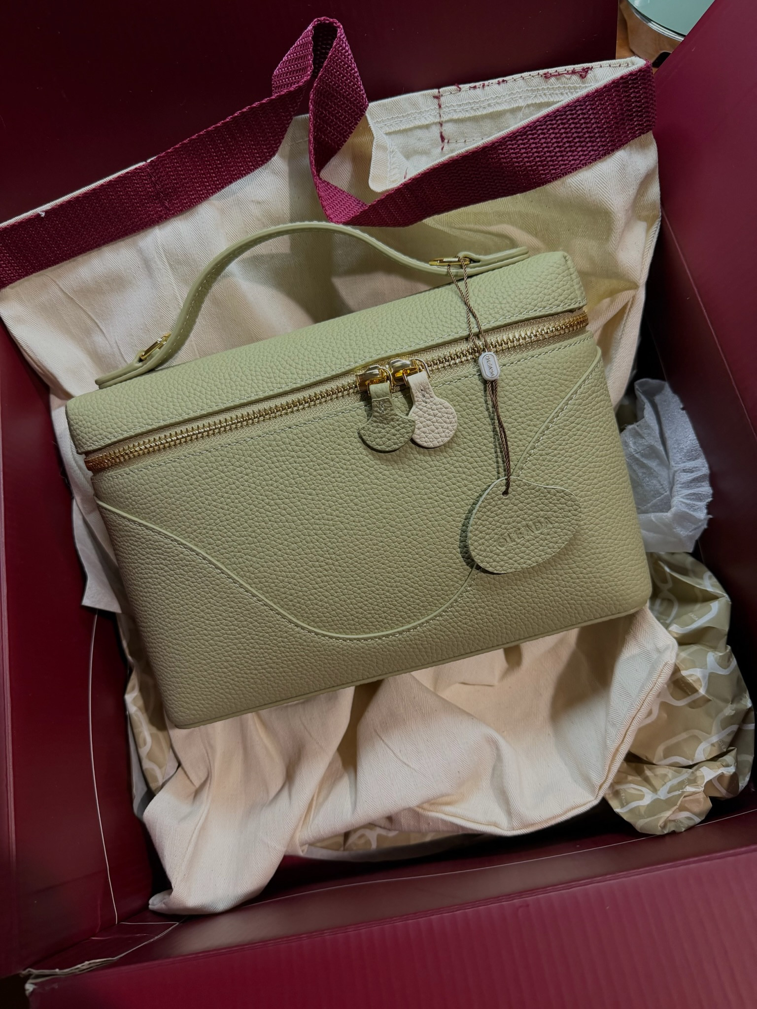 My new mini leather handbag from Oleada ☺️ Love this color!

Comes in multiple color options!


Handbag, designer handbags, summer accessories, everyday purse, green handbag

#LTKSeasonal #LTKootd #LTKSaleAlert
