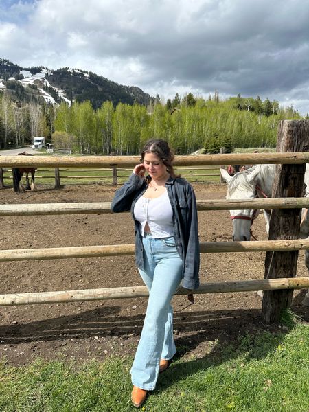 My favorite flare jeans look so good with cowboy boots and a tank top Greta for the summer 

Jeans are Abercrombie 
Top is doen

#LTKFindsUnder100 #LTKMidsize #LTKStyleTip