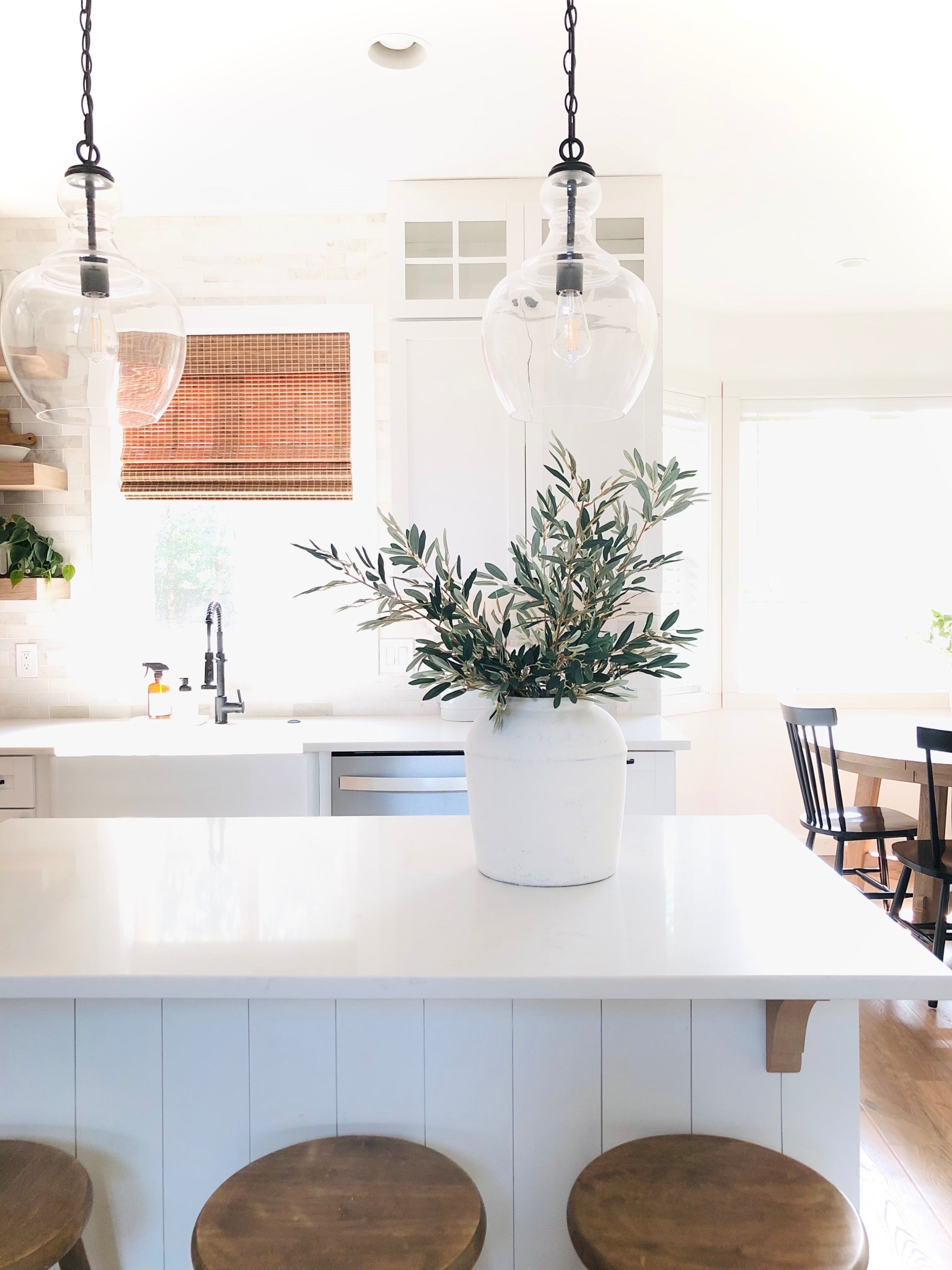 Kitchen decor, kitchen ideas, kitchen styling, artificial stems, vase and stems, island decor, kitchen inspiration, kitchen design, home design, home decorr

#LTKSaleAlert #LTKHome