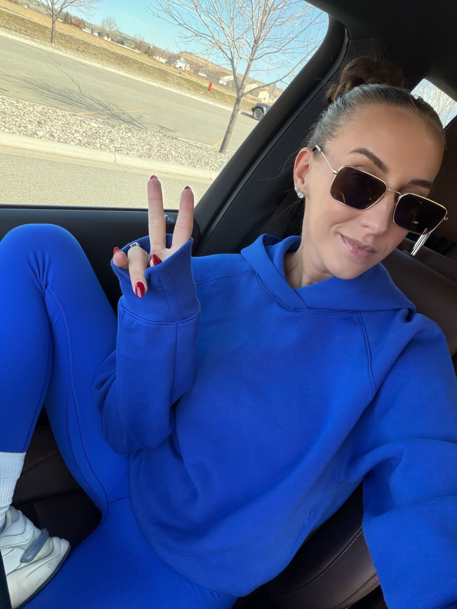 living life in color 🎣🪁💙🫐

Sweatshirt: M
Leggings: M
Sunglasses: Tommy Hilfiger 



#LTKmomlife #LTKootd #LTKfitnessgoals