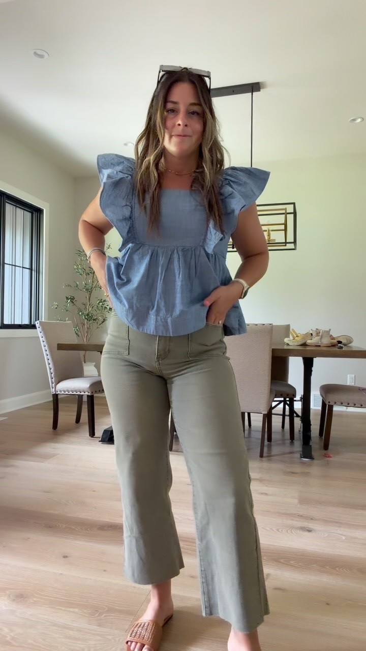 My Sunday outfit 🫶🏼 slowly calling fall over but still comfortable in warmer temps! These new pants from @cicybell.us have the best fit and are so comfortable! 

Comment SHOP for links 💋