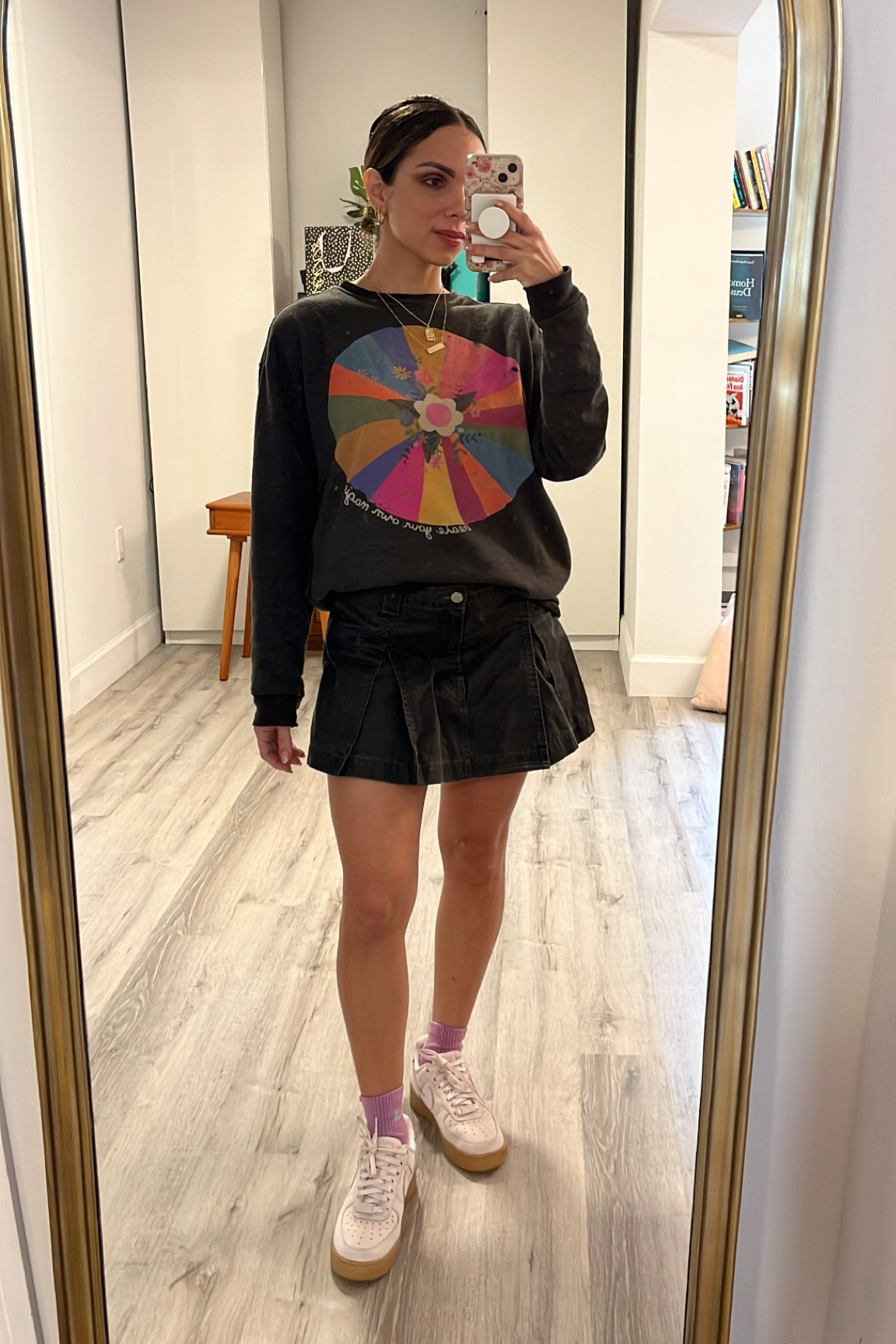 Comfy mom looks
🌈 