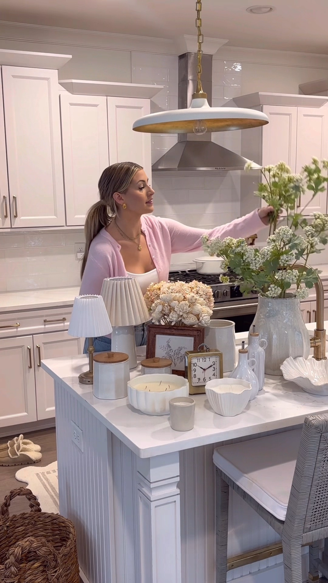 Home finds I’m loving from target right now to transition into spring!! 🤍🏠 also linked my outfit from abercrombie below - on sale right now! 🫶🏼 Wearing a medium in tank & cardigan! I also used 11 of these stems in this vase!


Target home decor
Neutral home finds
decorate with me 

#LTKHome #LTKValentine #LTKHome