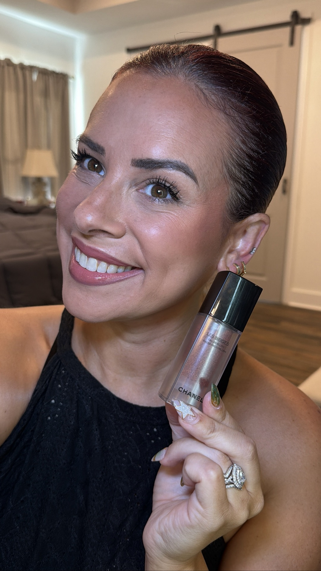 Are we looking for an amazing blush? Then you need the water fresh blush from Chanel! Hydrating and so much color! Perfect for fall!