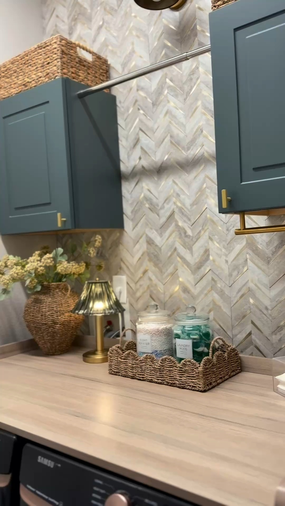Small space… big impact 🤎
I didn’t do a full renovationjust a few simple upgrades and this laundry room feels completely custom now.

The Amazon backsplash was the game changer ✨



#laundryroommakeover #amazonhomefinds #neutralhome #lowes #HomeDepot 

#LTKHome