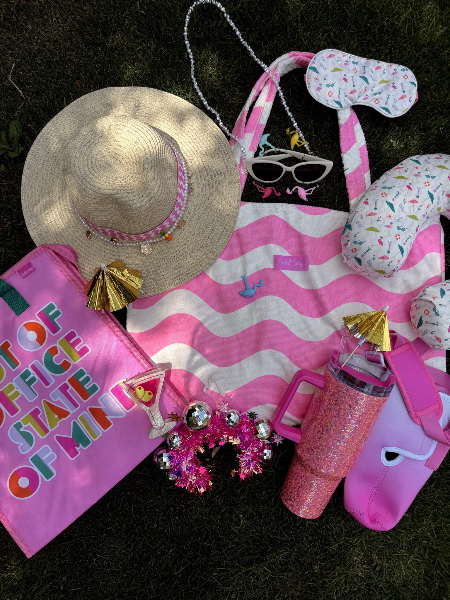 It’s a packed party! @packedparty and their new out of office collection is giving me all the summer feels! shop my favorite pool party, travel, beach day items! I’m obsessed! #ad

#LTKtravel #LTKswim #LTKfindsunder50