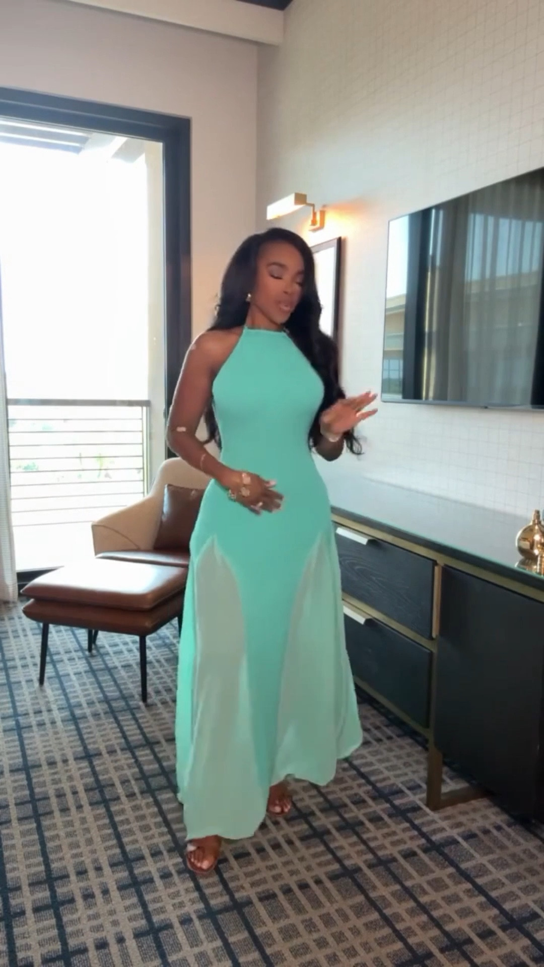 An elegant, statement-making moment in this stunning @meshki dress — the movement, the silhouette, and the luxe feel make it a true standout for the season.

Perfect for holiday parties, dinner events, celebrations, and any night you want something unforgettable.

📏 Sizing: Small
Height — 5’4” | 138 lbs | Bust — 34D | Waist — 27” | Hips — 40” | Jeans/Pants — 27 Long or 4 Long

Shop instantly on the app

Meshki dresses, luxe evening looks, elevated glam style, holiday outfits, special occasion fashion

Follow me on Instagram and YouTube @kirasfashionfinds

