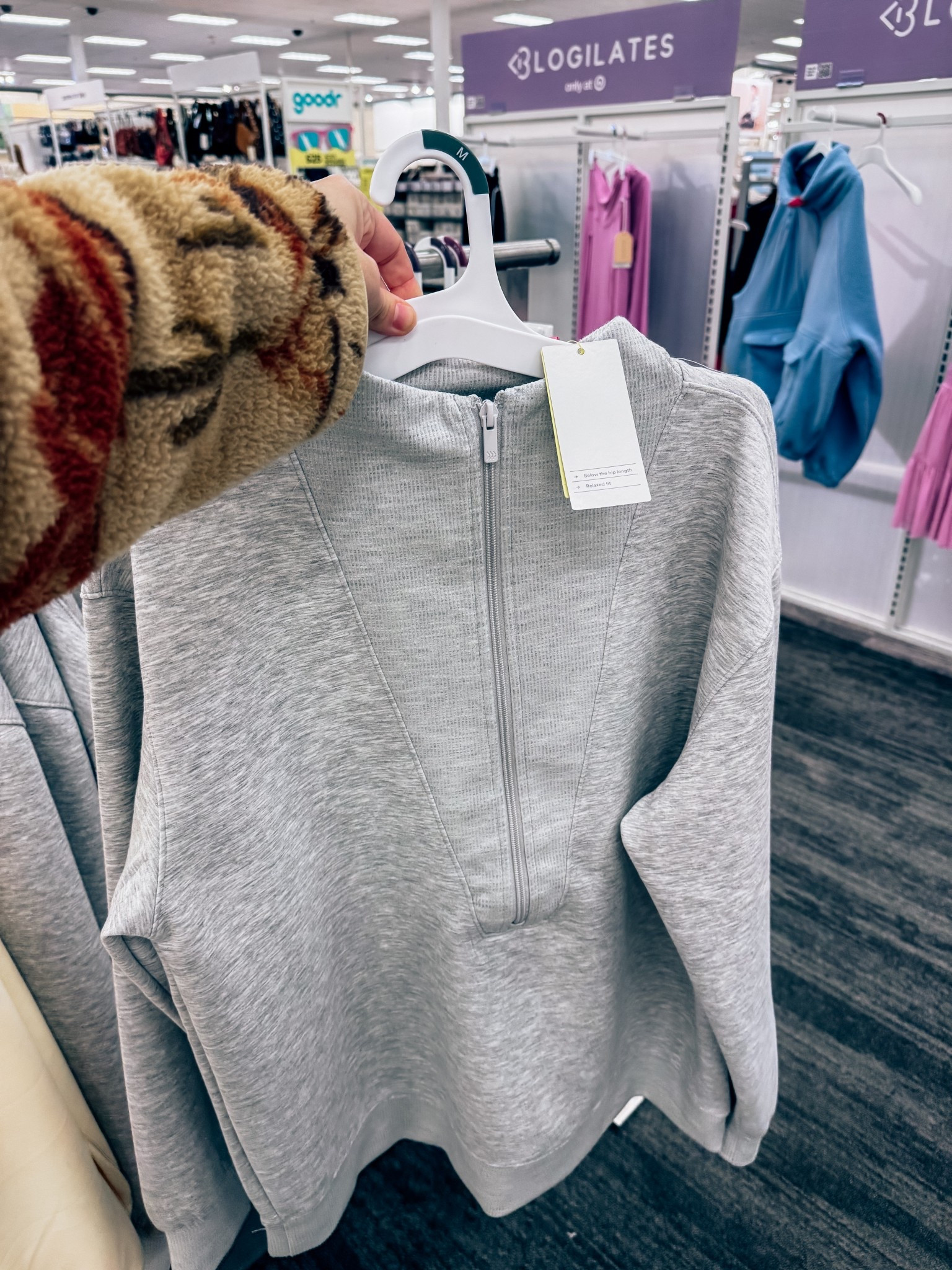 I grabbed this in gray and blue and I’m obsessed with this aerie look for less from target and it’s 30% off right now 

#LTKfitnessgoals #LTKFindsUnder50 #LTKootd