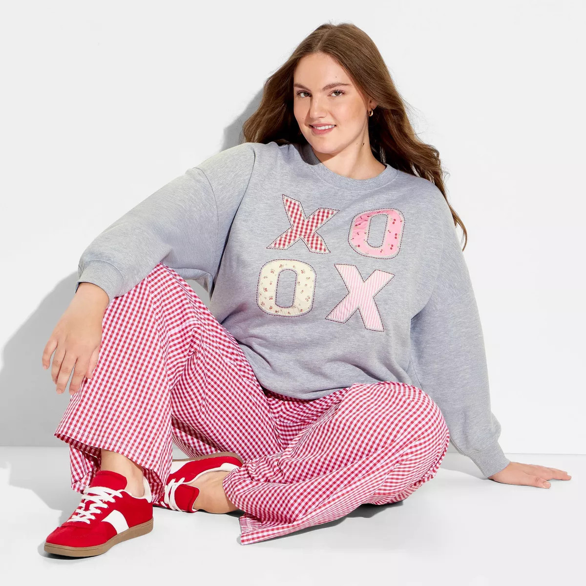 Women's XOXO Fleece Graphic Pullover Sweatshirt - Light Gray | Target