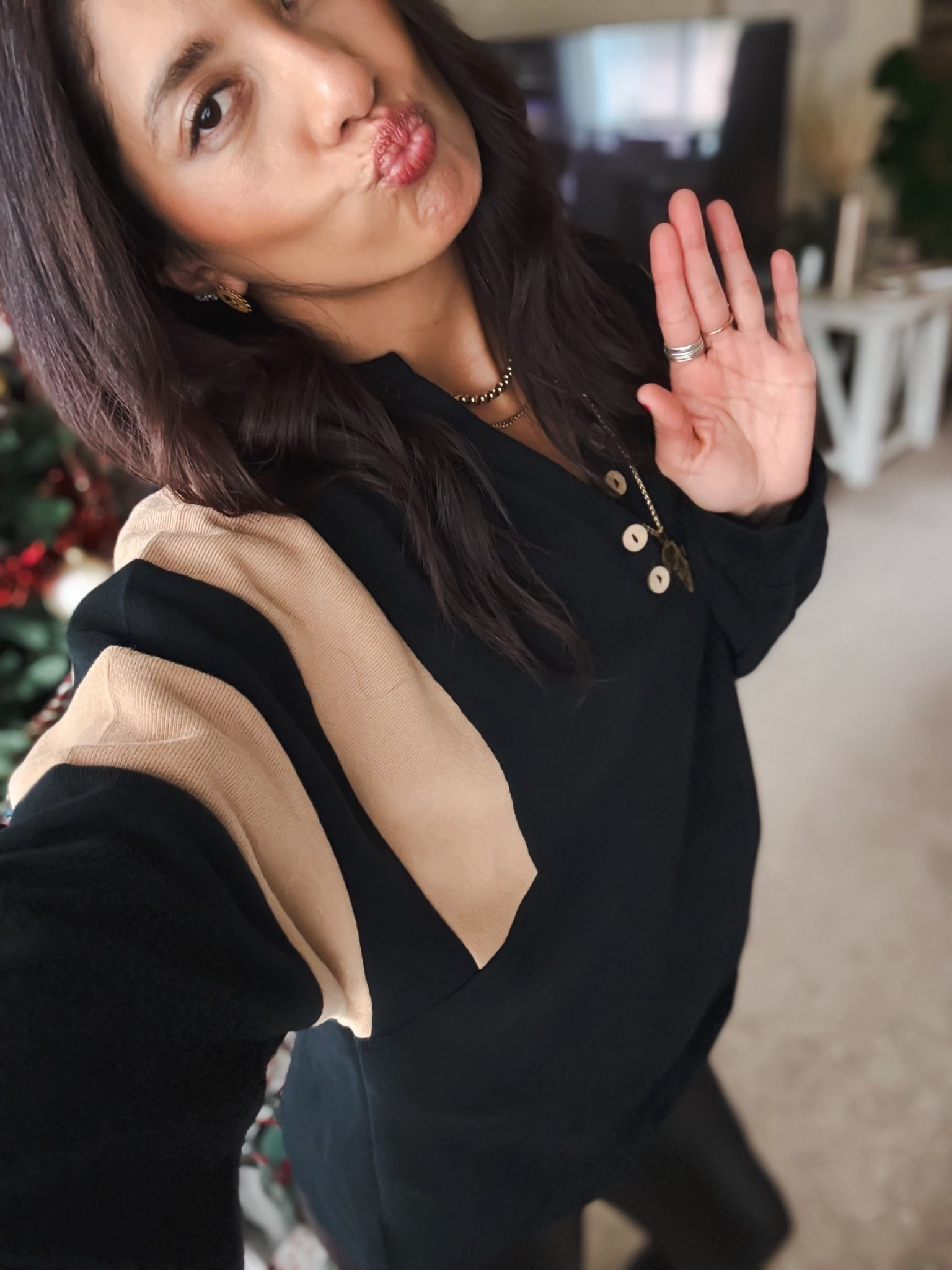 Cozy chic OOTD 🤍 buttery soft leggings, an oversized sweater, sleek boots, and my everyday tote—finished with classic sunglasses for an effortless, polished look. Perfect for errands, coffee dates, or casual days out.


OOTD, everyday outfit, cozy outfit, casual chic, fall outfit, winter outfit, leggings outfit, buttery soft leggings, high waisted leggings, oversized sweater, cozy sweater, neutral outfit, ankle boots, knee high boots, comfortable boots, tote bag, everyday tote, work tote, sunglasses, classic sunglasses, minimalist style, athleisure look, comfy chic, errands outfit, coffee run outfit

#LTKootd #LTKmomlife #LTKOver40