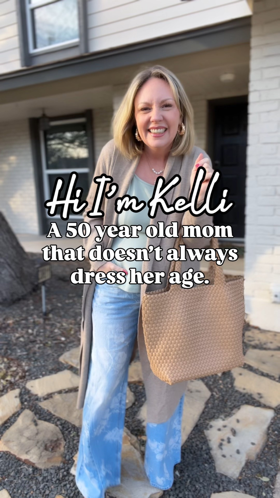 Medium top & sweater; 6 jeans 

#LTKFindsUnder50 #LTKOver40 #LTKPetite