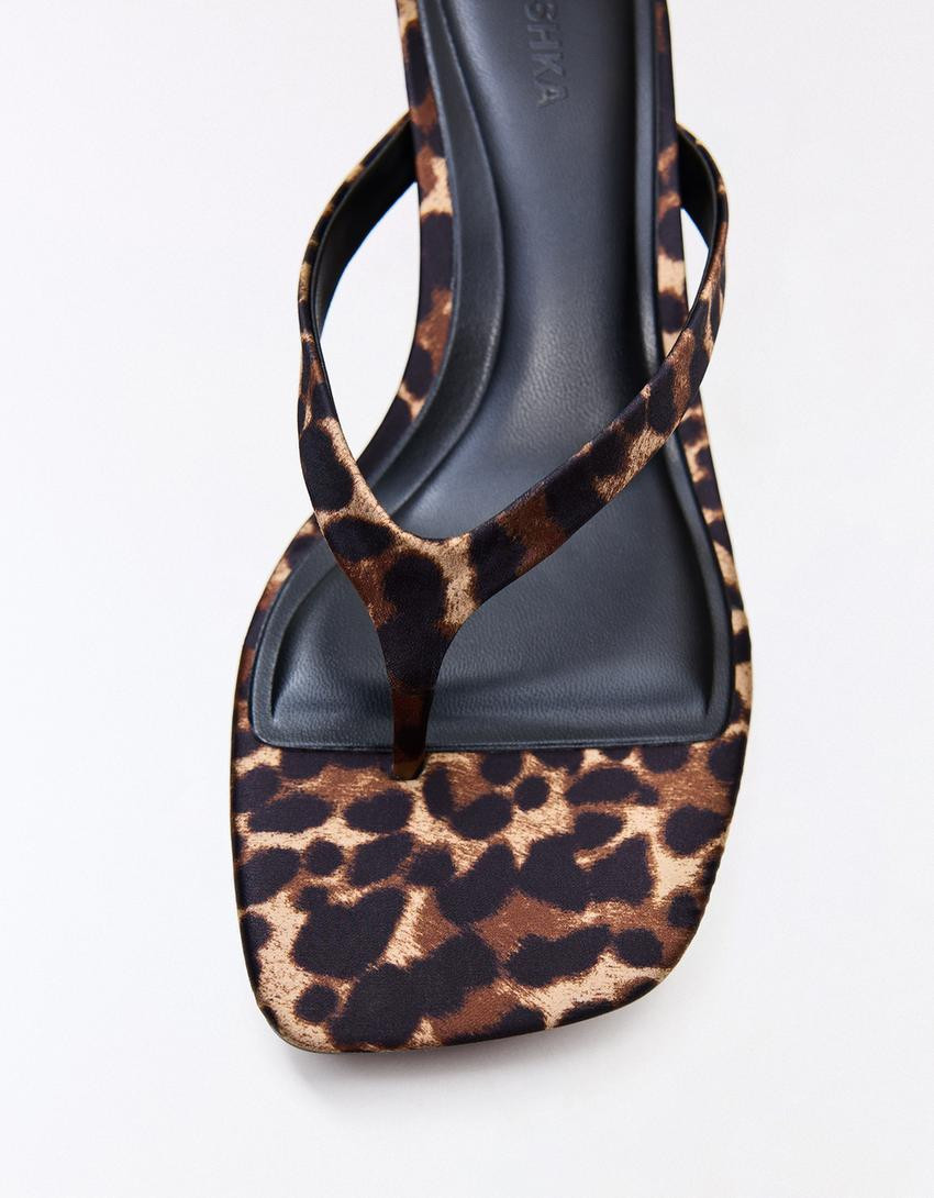 Thong heeled sandals - Women | Bershka UK