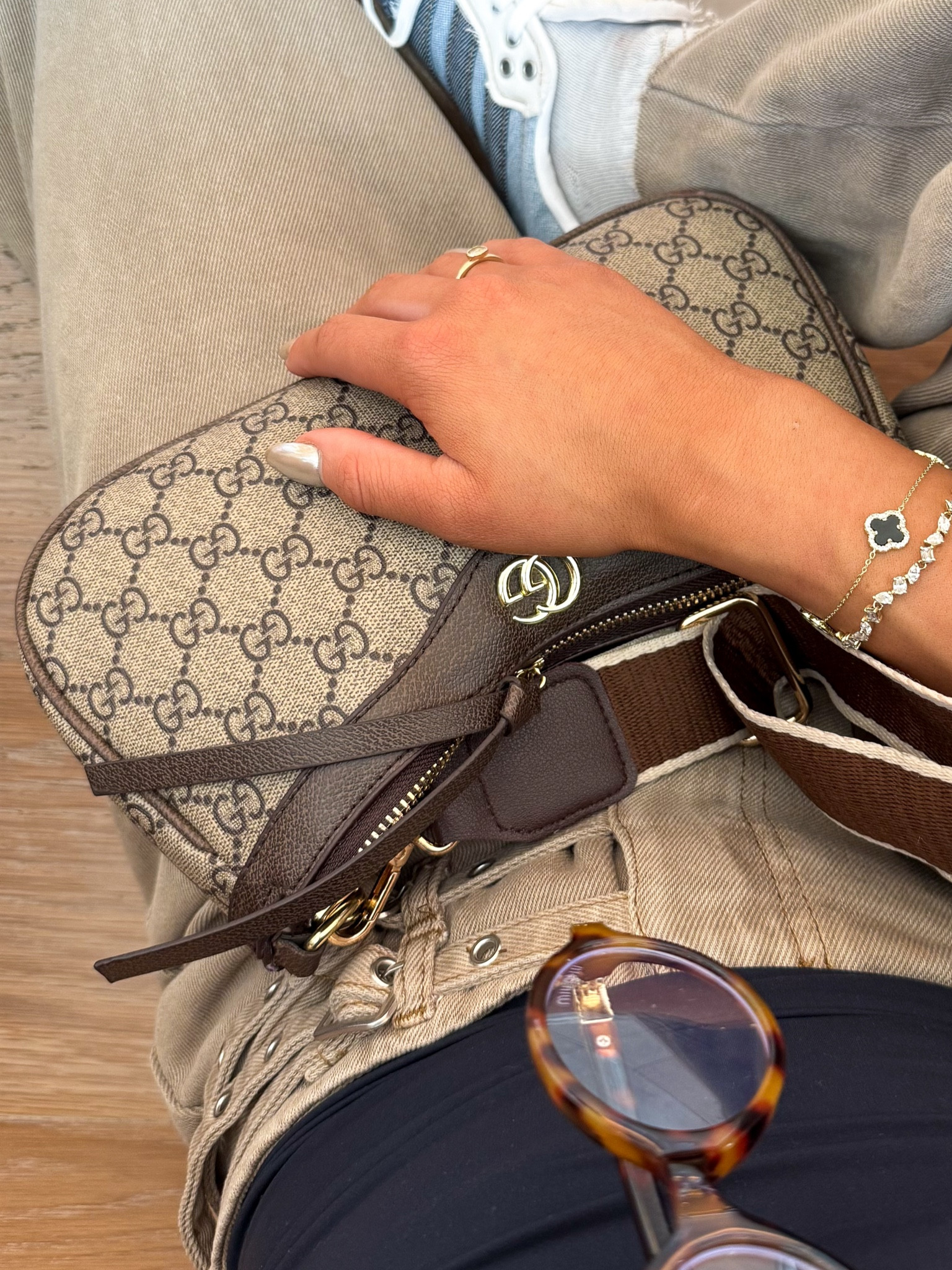 my purse from the gate!