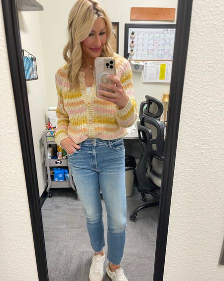 Friday feels.
Had to capture the fit because it was comfortable, spring-y 🌸, and warm enough for this weird rain. 🌧️ 

Have a great weekend!



#LTKworkwear #LTKstyletip