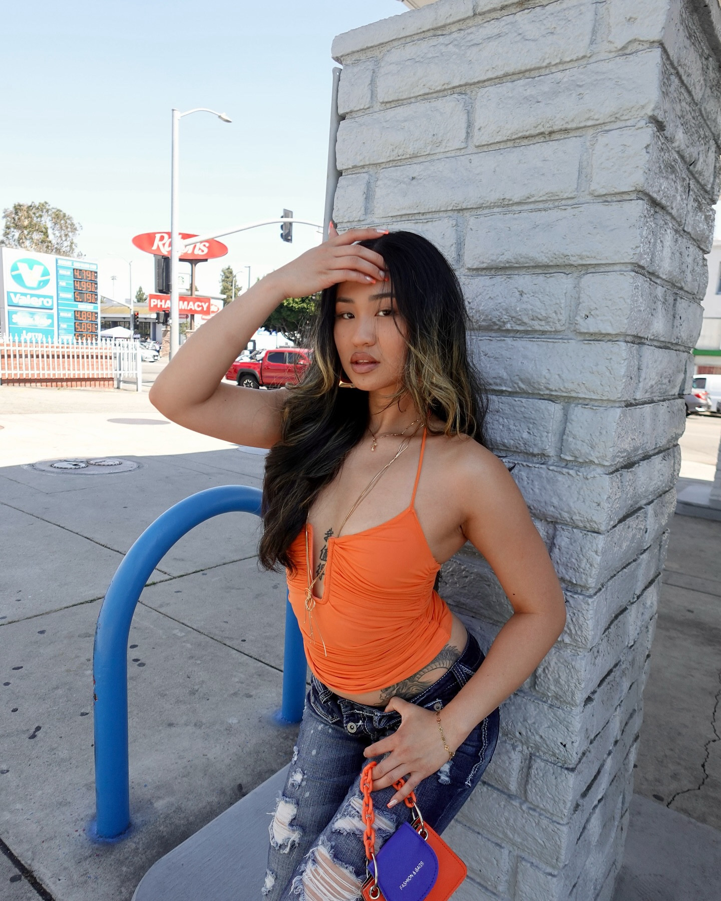 I’m what you need. 🧡

top @nakedwardrobe