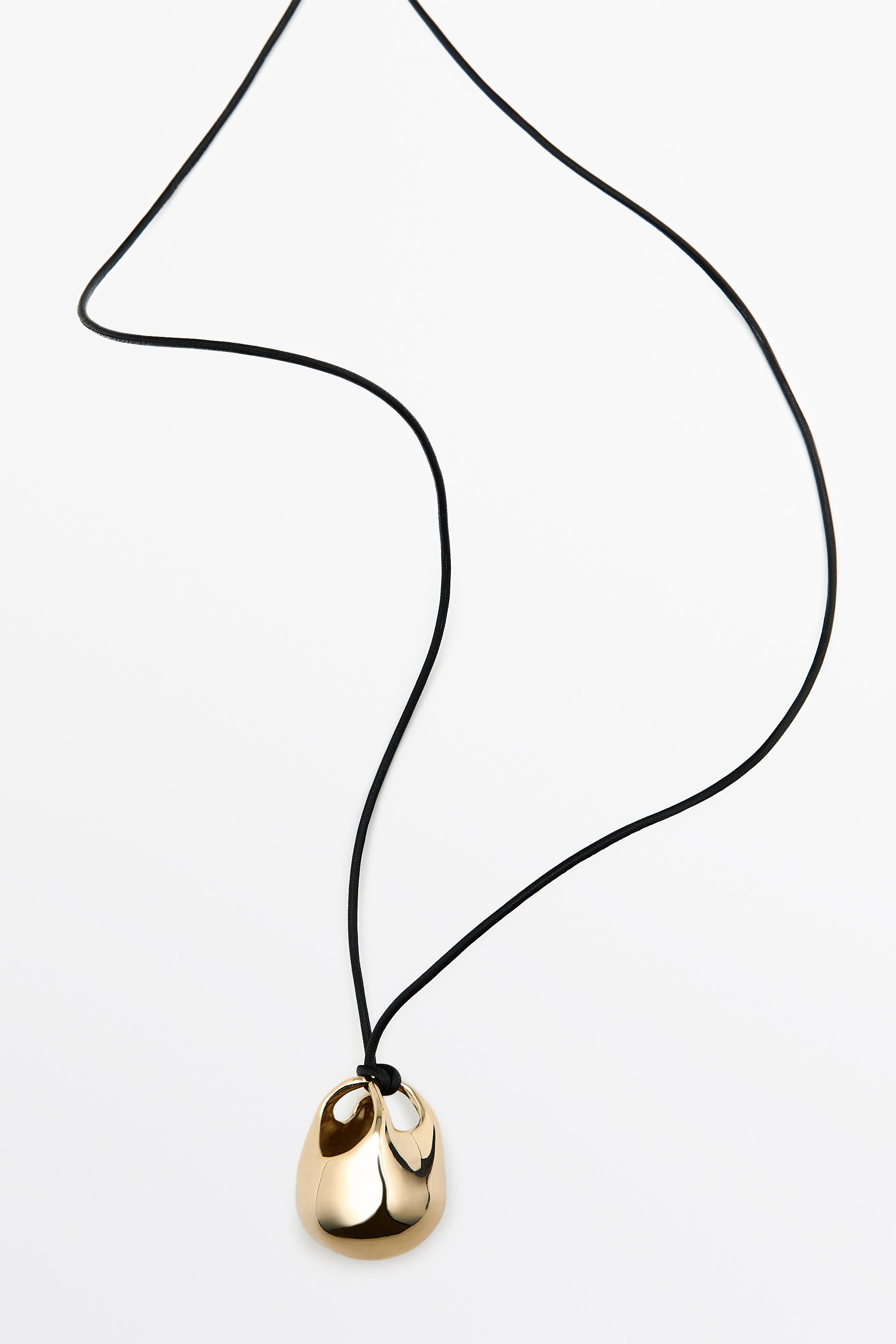 Oval bag pendant necklace | Massimo Dutti UK