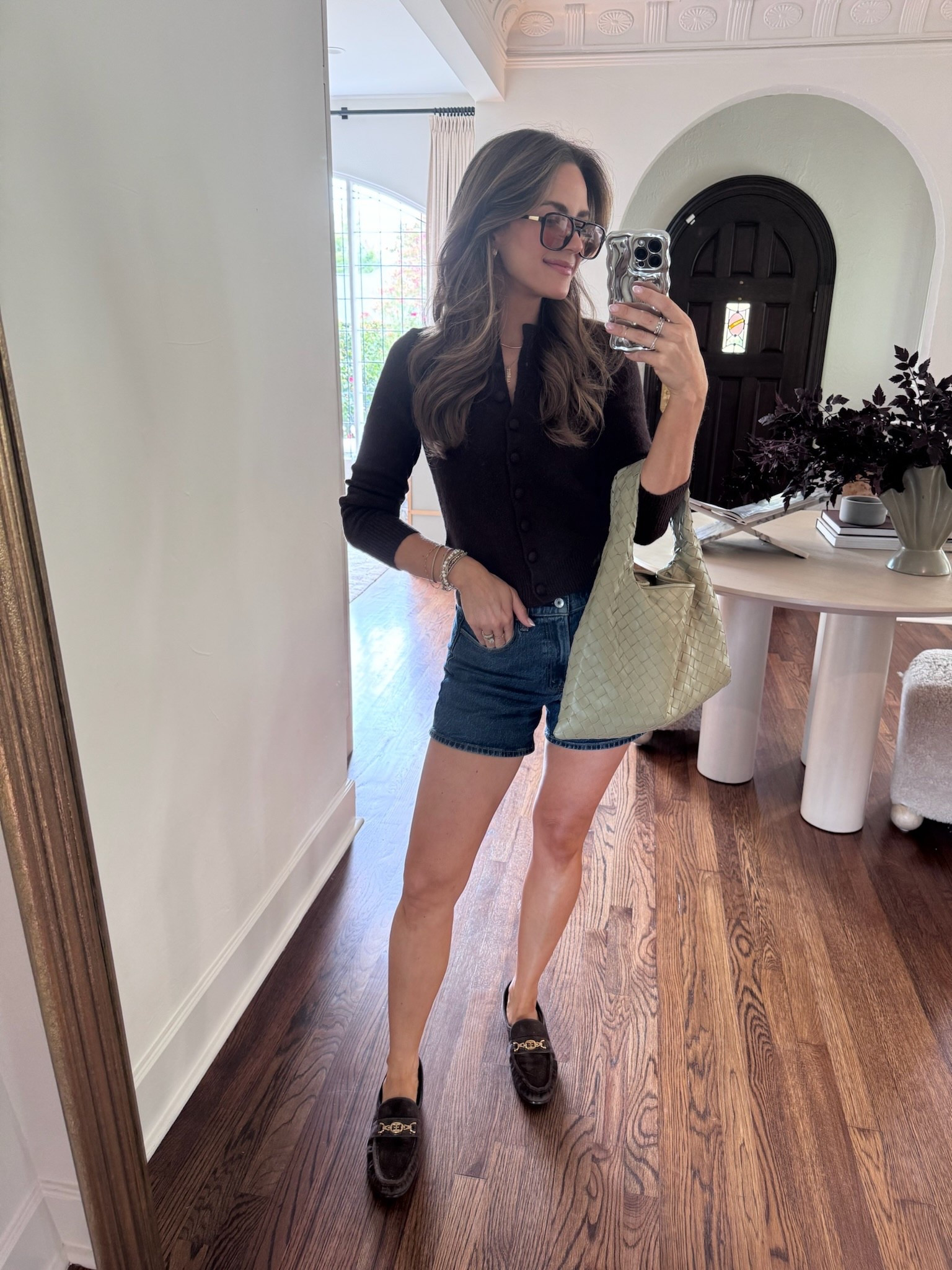 SCHOOL DROP OFF OUTFITS 🍎
Sweater is old Madewell (S / linked similar) & shorts are a 26