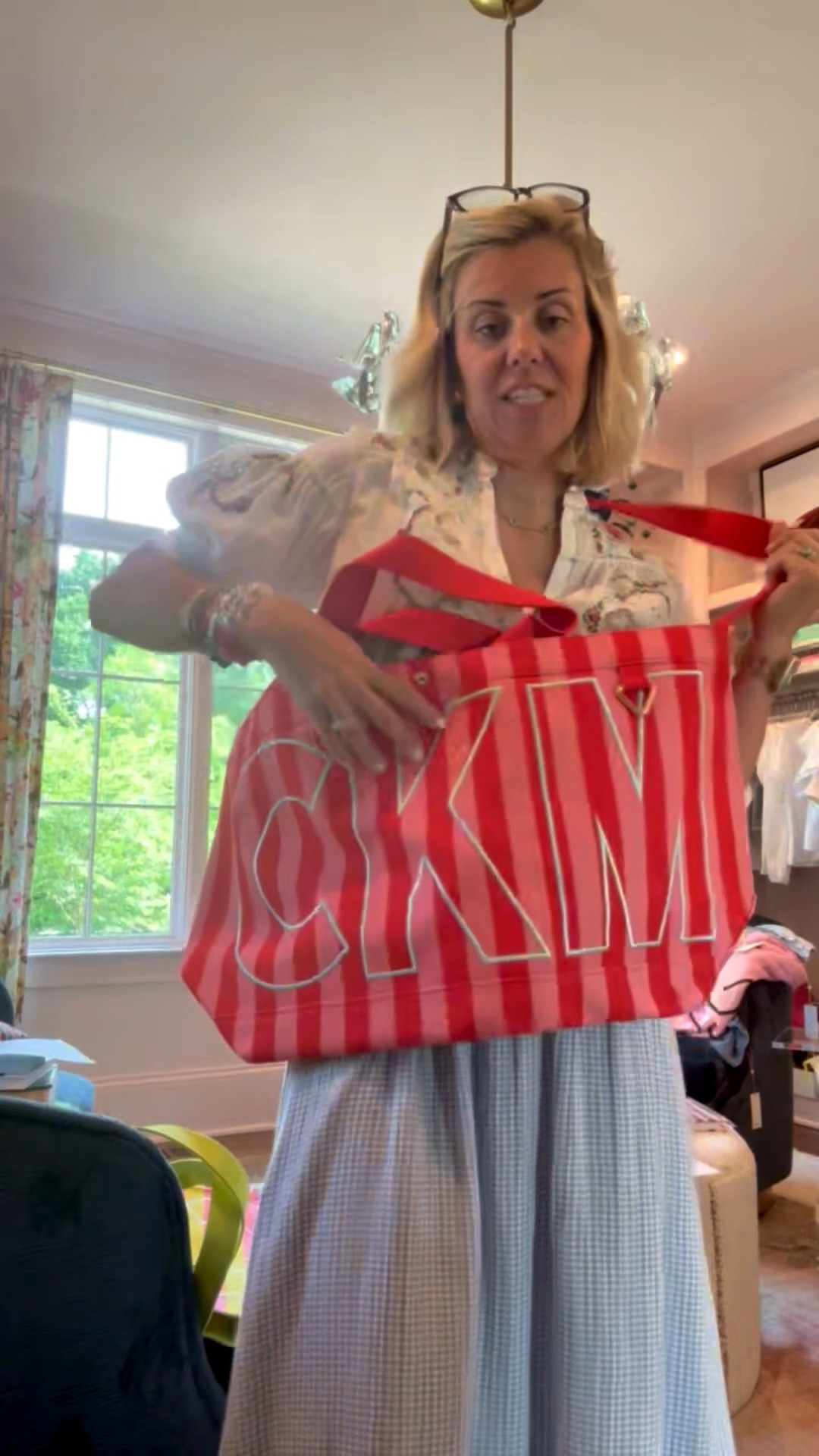 My new favorite work, sports, everything bag!! This is the large size. I mean this is absolutely adorable!
Pink/yellow - medium
Mushroom color - medium
Taupe color - large 

#LTKmomlife #LTKstorytime #LTKdayinmylife