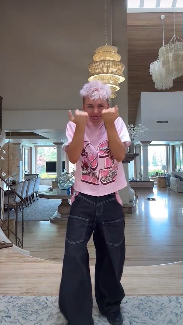 Pink fit check! Top from Sopula Studios 🤙

#LTKFindsUnder100 #LTKU #LTKootd