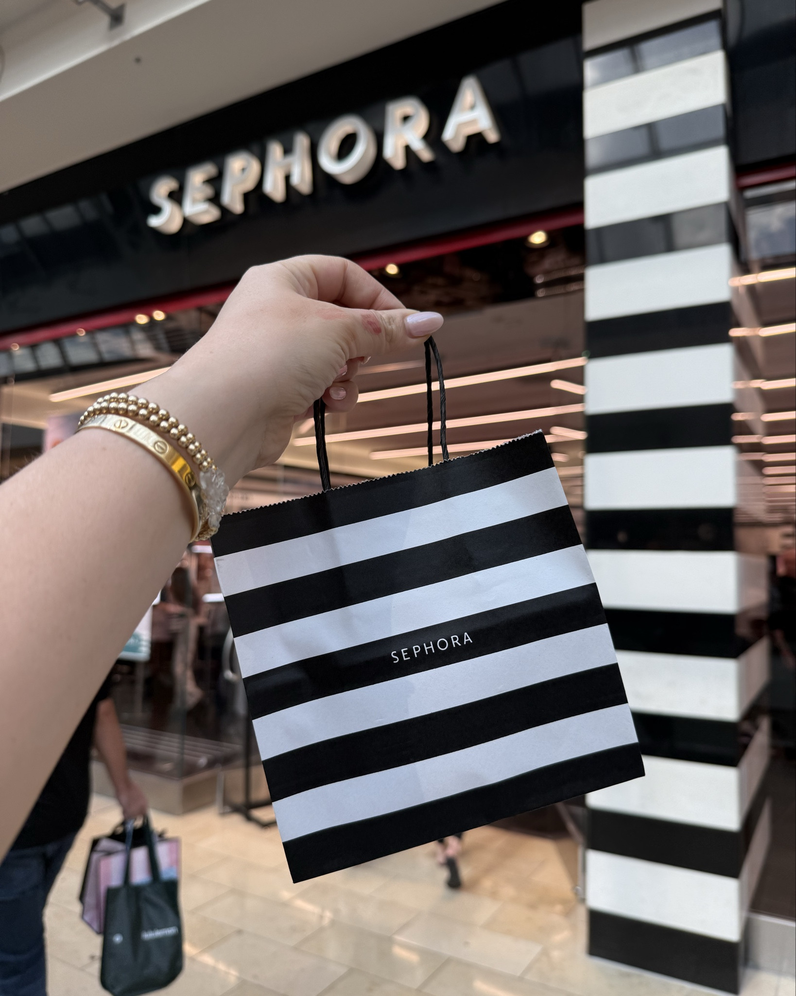 I spent over $200 in Sephora and sharing what I bought - think glowy & contoured for everyday! 

Make up by Mario shaping stick - shade LIGHT MEDIUM
Charlotte Tilbury Glow Stick - 1.5 Fair
Make Up Forever setting powder - shade 1Y18 
Anastasia Beverly Hills highlighter - iced out 
Laneige lip tint- shade lo-fi mauve 
#LTKFashionMonth

#LTKbeauty #LTKspring