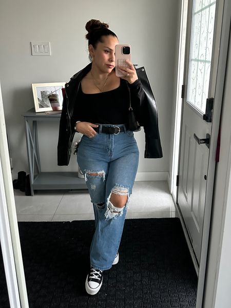 Date night outfit 
Movie night 🎬🎞️🍿🎥

Casual chic | leather jacket | jeans | converse | chic style | curvy petite |


#LTKstyletip