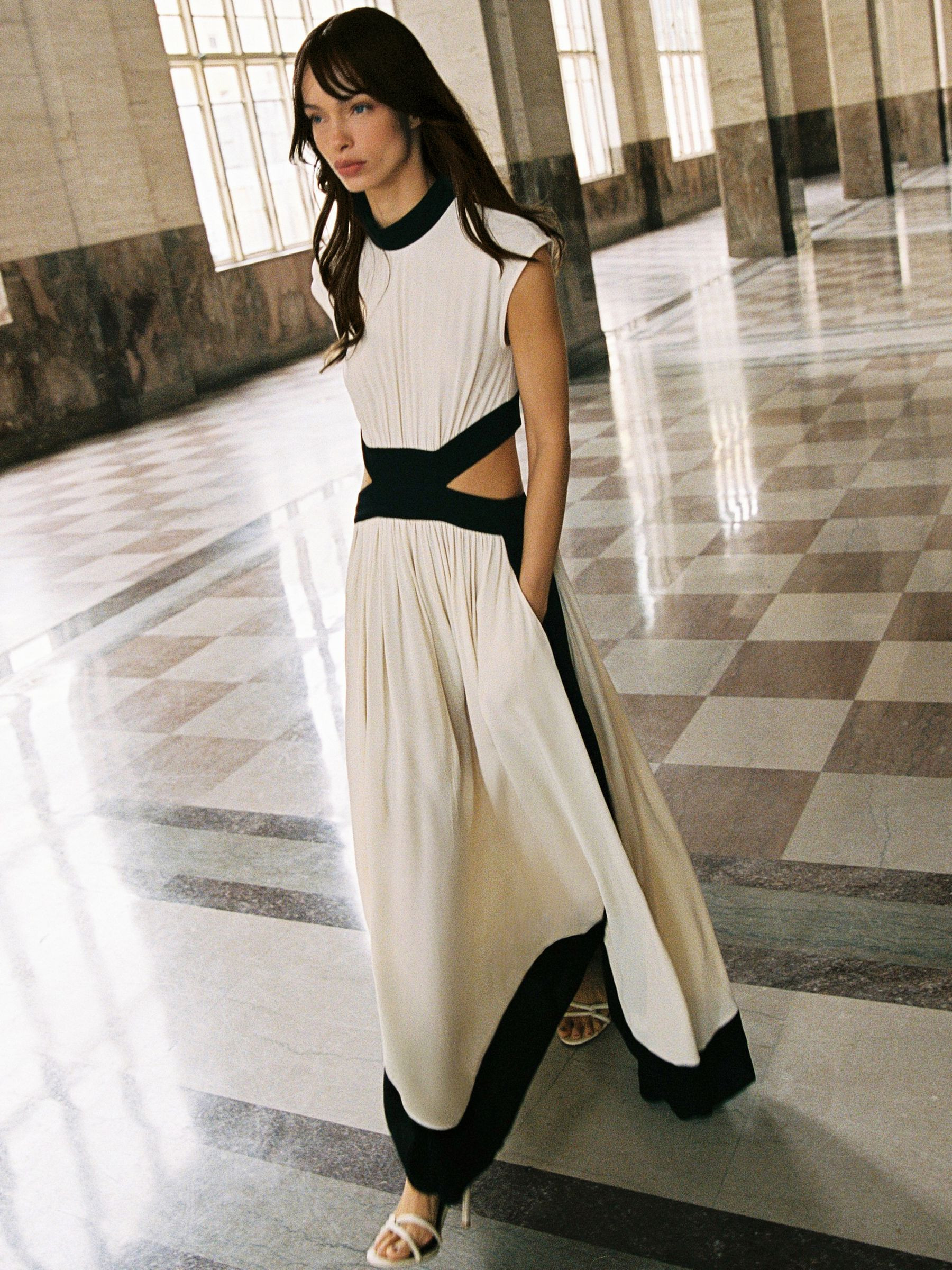 Cut-Out Waist Contrasting Maxi Dress in Ivory/Black | Reiss US